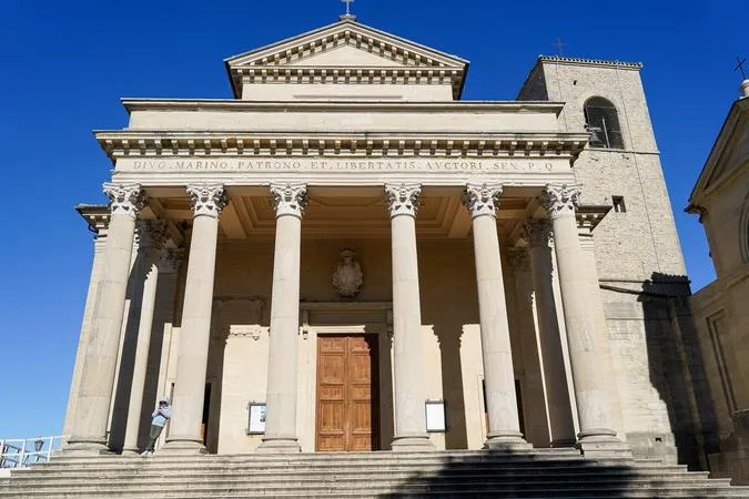Da Bologna in Treno: Tour di gruppo a San Marino con pass 7 musei