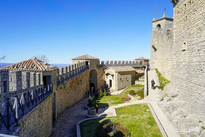 Da Rimini in bus: Tour di gruppo a San Marino con pass 7 musei