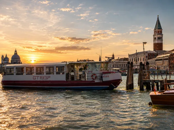 Tour in barca tra Burano e Murano con dimostrazione vetreria da Venezia