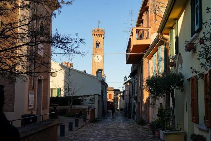 Santarcangelo: Tour privato tra il borgo medievale e le grotte millenarie