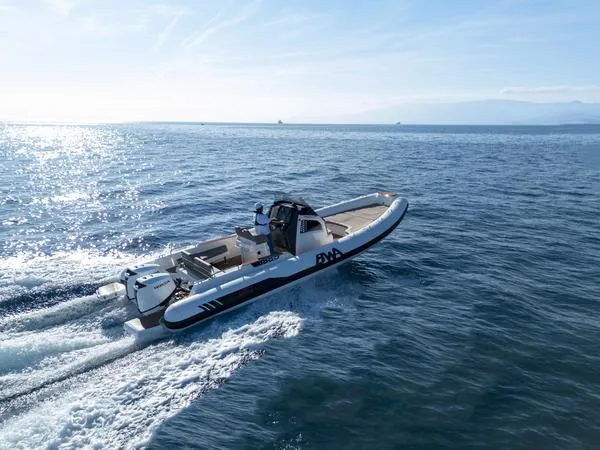 Escursione in gommone con aperitivo e snorkeling a Villasimius