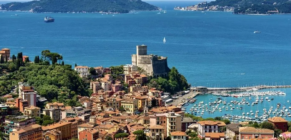 Escursione in barca nel Golfo dei Poeti con skipper da La Spezia