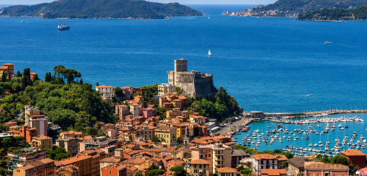 Escursione in barca nel Golfo dei Poeti con skipper da La Spezia
