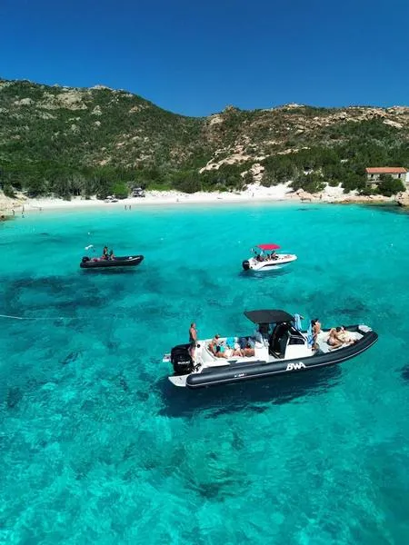 Giornata in gommone in esclusiva a La Maddalena da Palau (Copia)