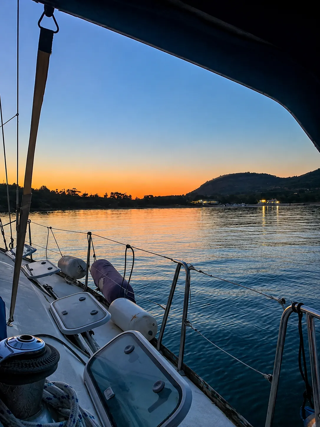 Escursione in barca a vela al tramonto da Alghero con skipper e aperitivo a bordo