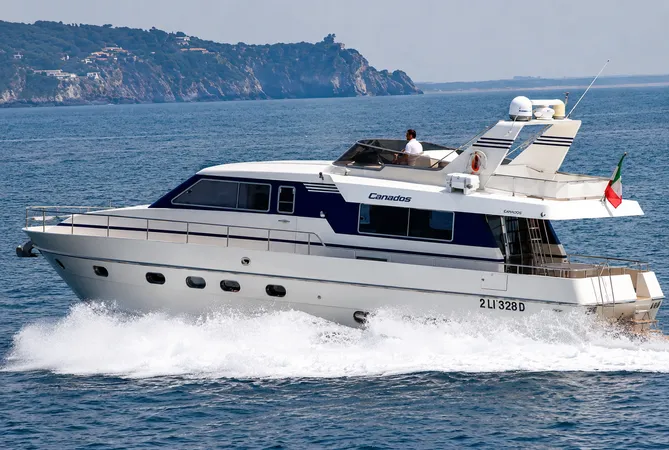 Escursione in Motor Yacht alla Riserva Marina delle Tremiti con snorkeling e pranzo a bordo