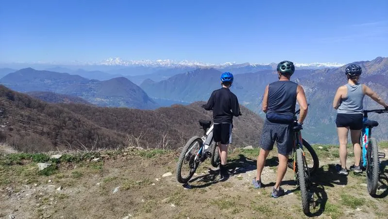 Giro in e-bike in Val d'Intelvi