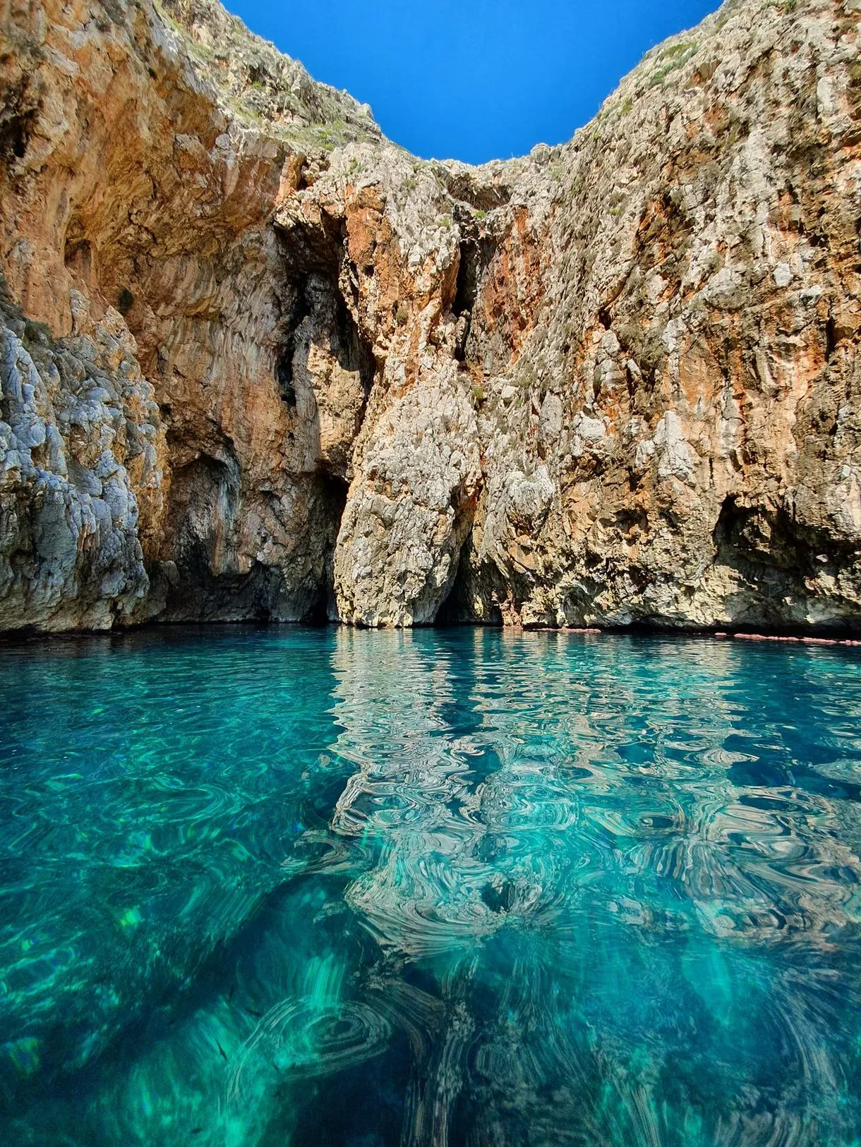 Escursione condivisa in barca lungo la costa di Santa Maria di Leuca con sosta bagno