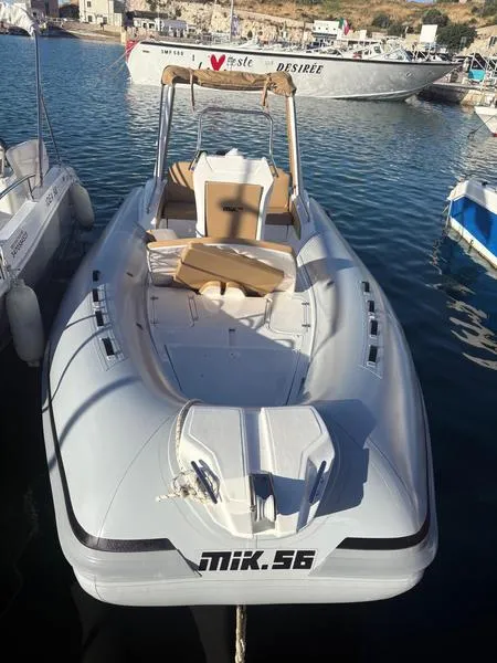 40cv Inflatable Boat Rental Without a Boating License on the Gargano Peninsula from Vieste