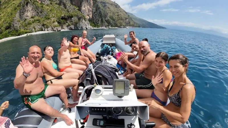 Escursione in barca da Marina di Camerota con snorkeling