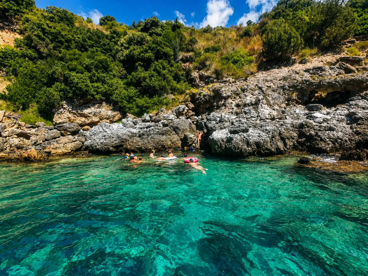 Snorkeling guidato in gommone a Marina di Camerota