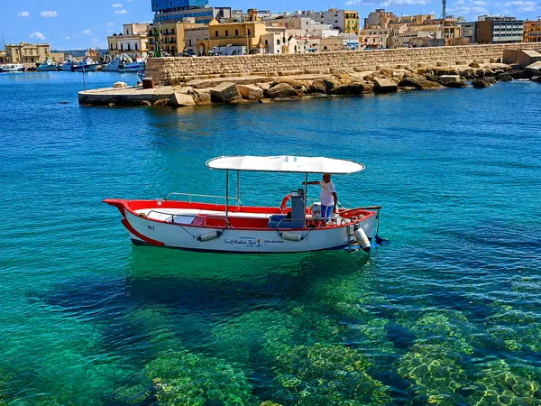 Tour in barca all'isola di Sant'Andrea da Gallipoli con aperitivo a bordo