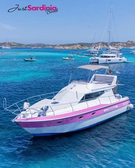 Boat Tour of the Corso Archipelago with Lunch on Board, Departing from Santa Teresa di Gallura