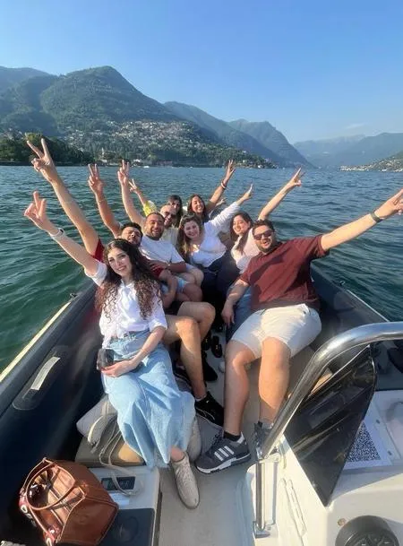 Giro in gommone condiviso sul Lago di Como con skipper
