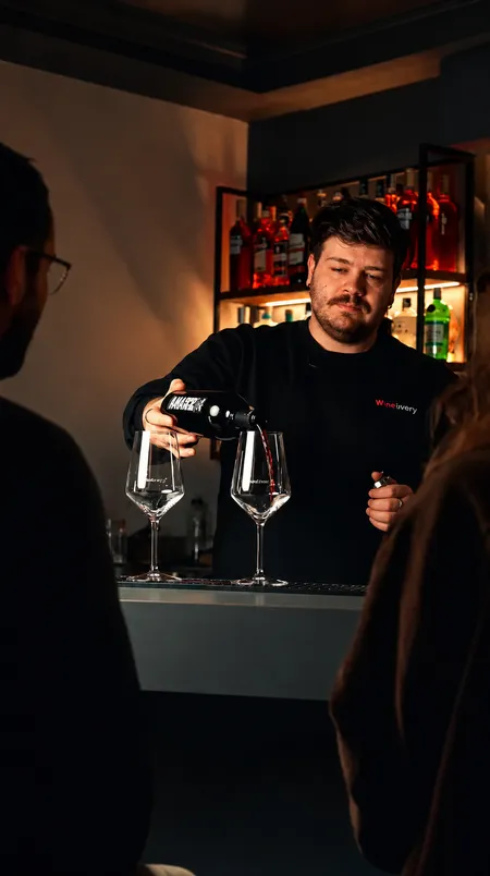Degustazione di vini con tagliere vicino al Museo Egizio di Torino
