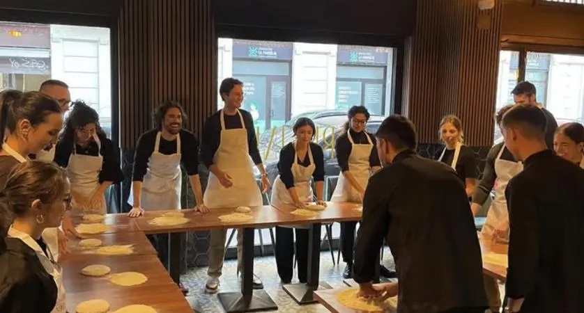 Corso di pizza napoletana con pizzaiolo e degustazione finale