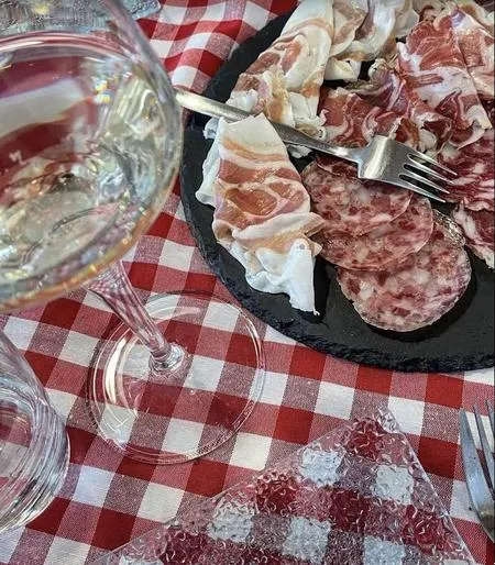 Aperitivo in vigna nell'Oltrepò Pavese