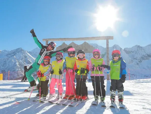 Corso collettivo di sci per bambini al Passo del Tonale
