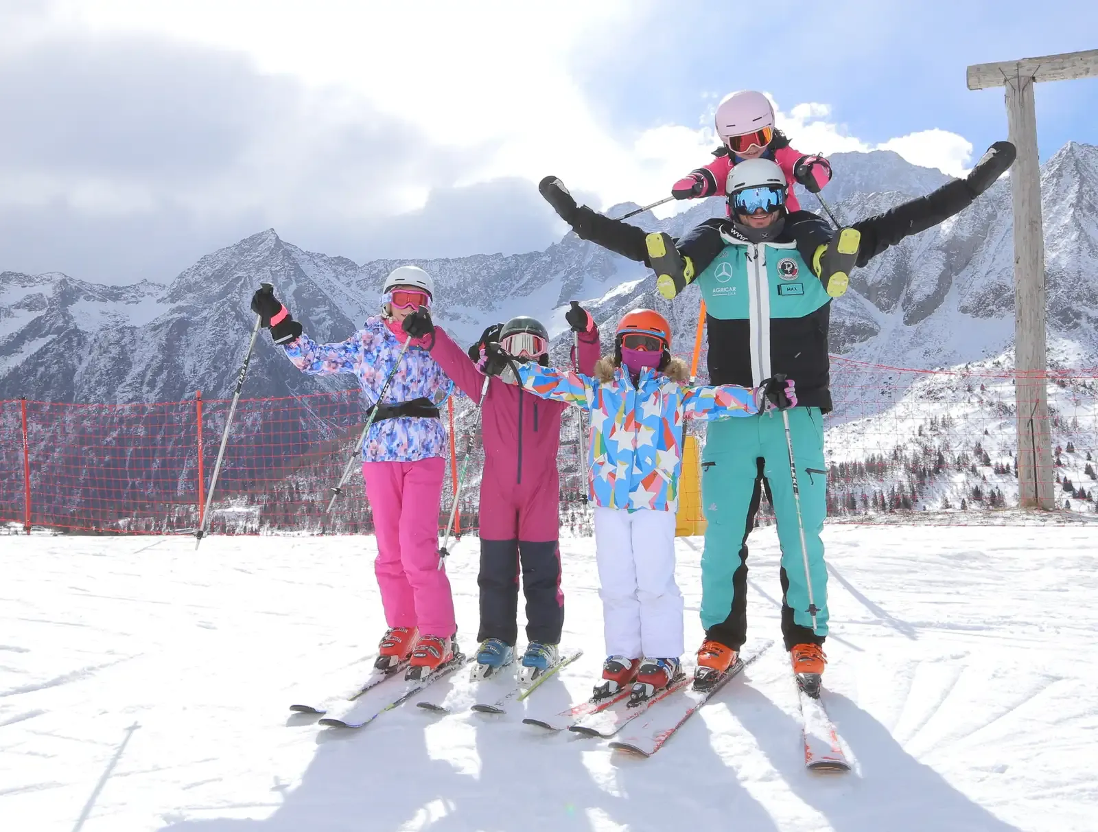 Corso collettivo di sci per bambini al Passo del Tonale