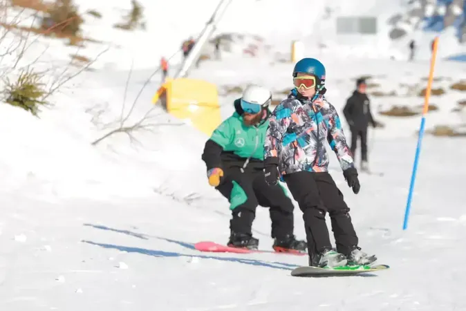 Corso collettivo di snowboard per bambini al Passo del Tonale