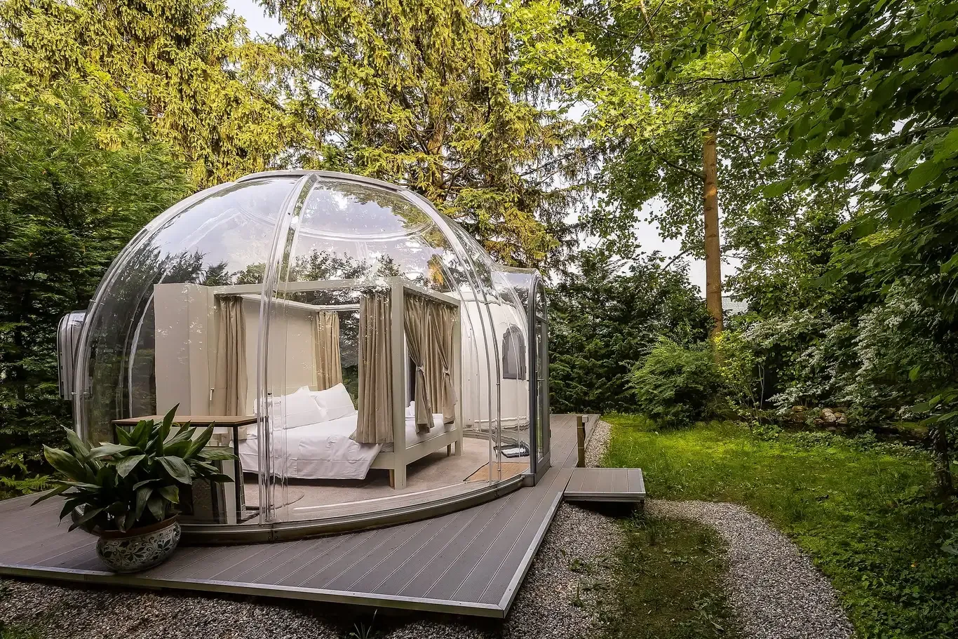 Notte sotto le stelle in una Bubble Room a Borgo Ticino vicino al Lago Maggiore