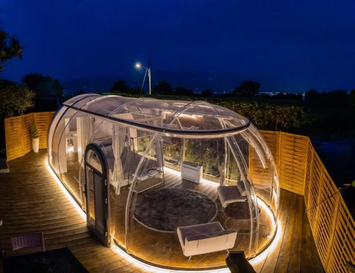 Notte in Bubble Room con piscina in provincia di La Spezia