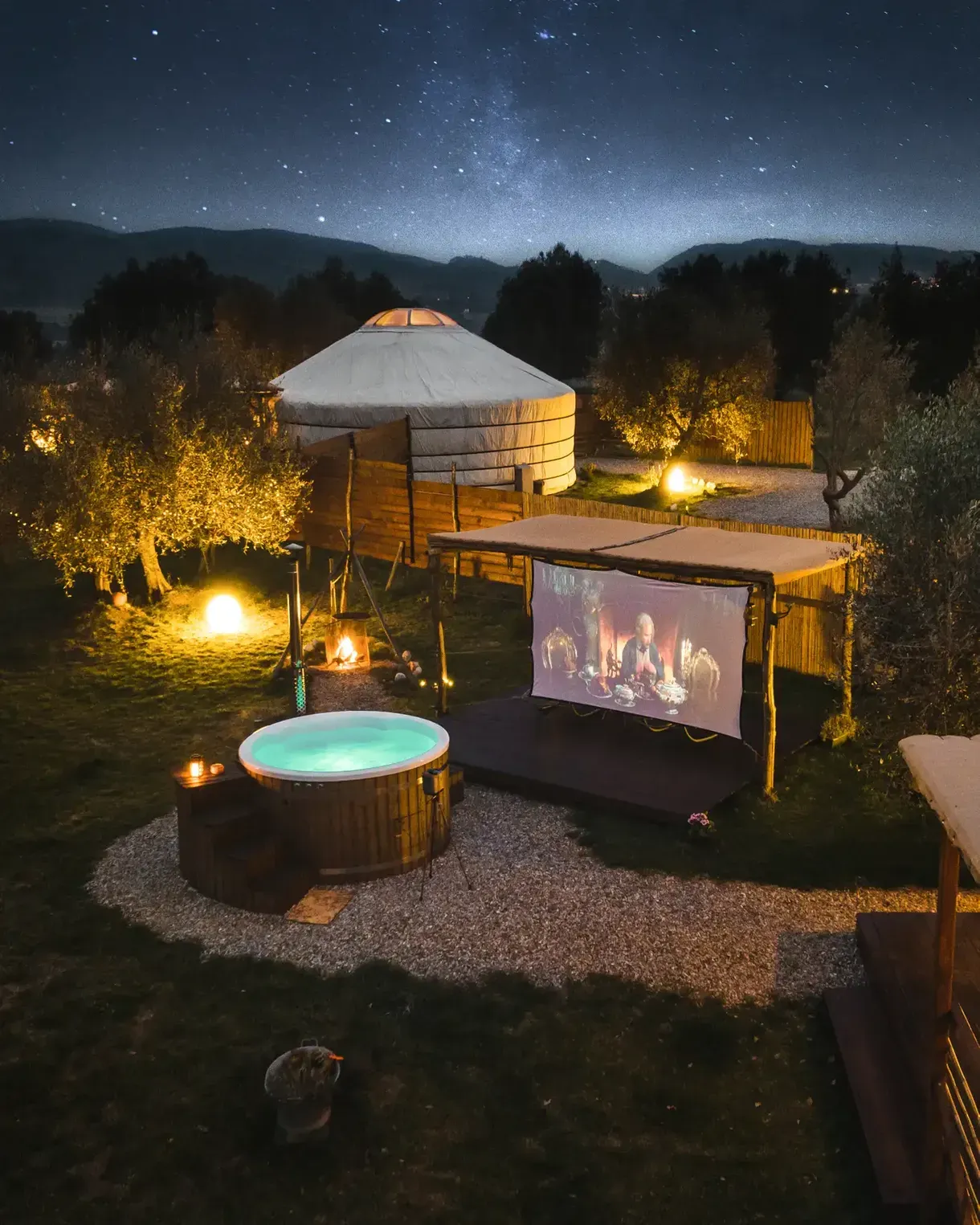 Notte in yurta per due con colazione ad Asciano