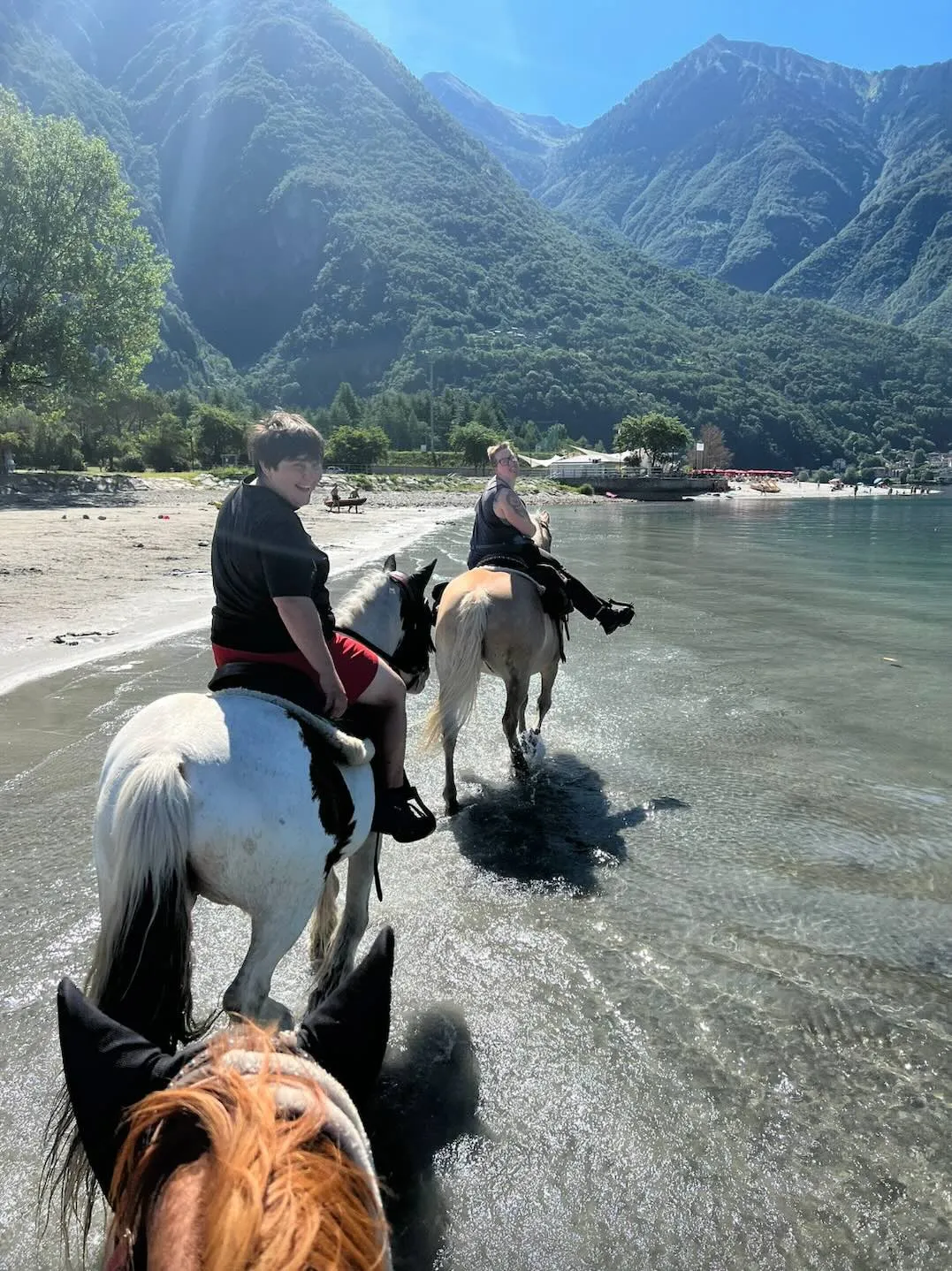 Passeggiata a cavallo in riva al Lago di Mezzola