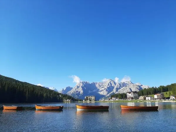 Rowing boat tour on Lake Misurina