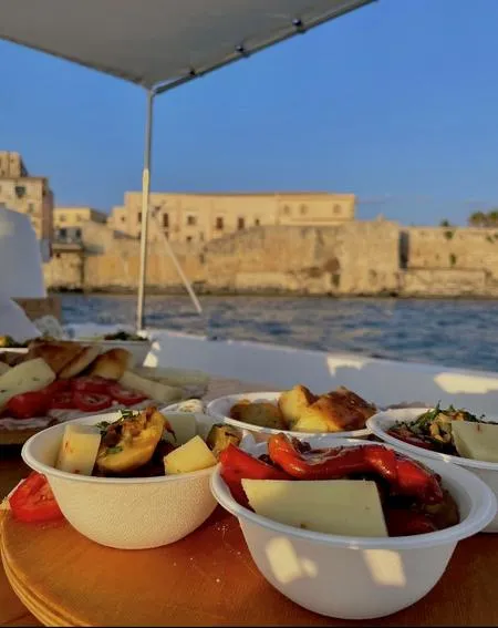 Giro in barca ad Ortigia con aperitivo al tramonto