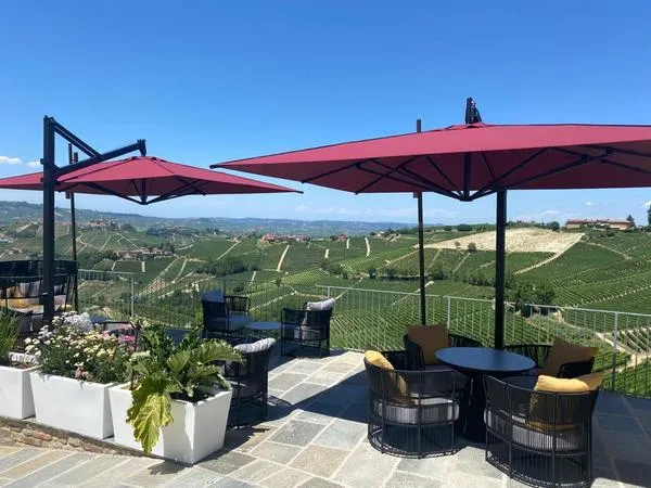 Degustazione con vista sulle Langhe a Serralunga d’Alba